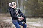 junge Frau mit Border Collie