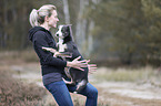 junge Frau mit Border Collie