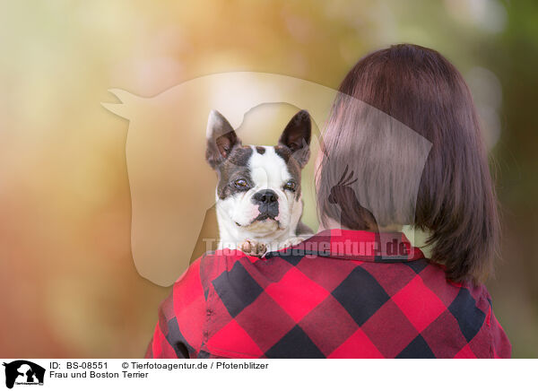 Frau und Boston Terrier / BS-08551