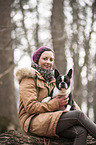 Frau und Boston Terrier