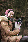 Frau und Boston Terrier