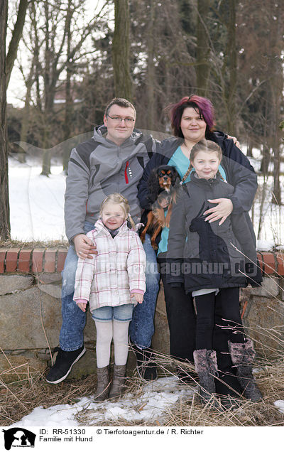 Familie mit Hund / family with dog / RR-51330
