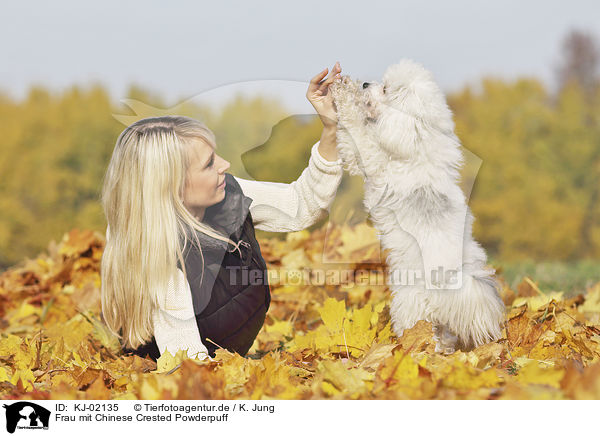 Frau mit Chinese Crested Powderpuff / KJ-02135