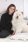 Frau und Chow-Chow