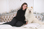 Frau und Chow-Chow