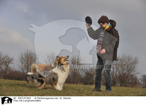 Frau mit Langhaarcollies / SST-07463