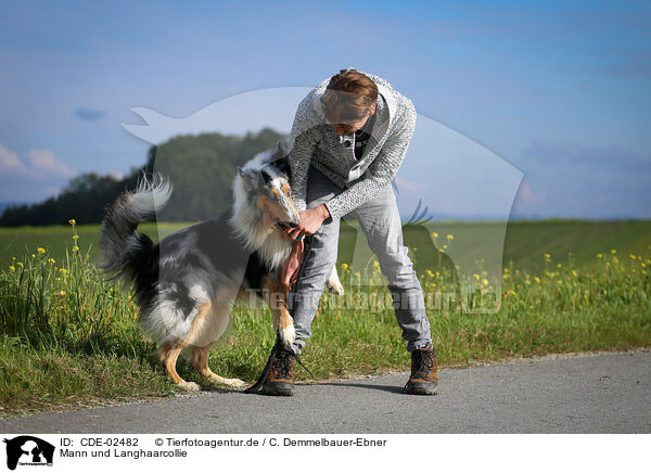 Mann und Langhaarcollie / man and longhaired Collie / CDE-02482