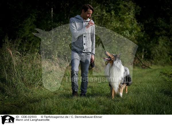 Mann und Langhaarcollie / man and longhaired Collie / CDE-02503