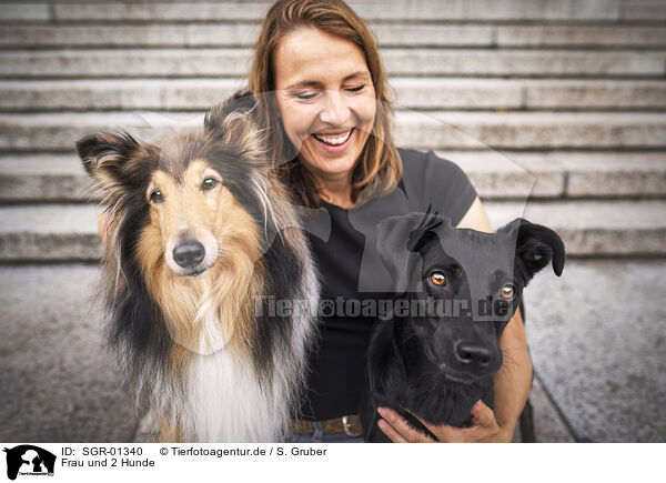 Frau und 2 Hunde / woman and 2 dogs / SGR-01340