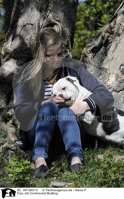 Frau mit Continental Bulldog / AP-08013