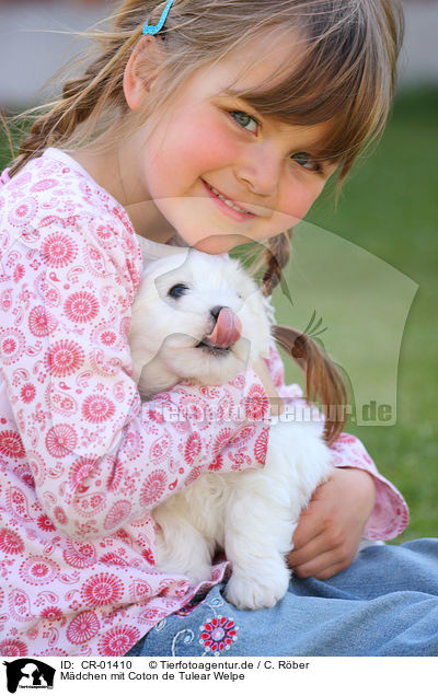 Mdchen mit Coton de Tulear Welpe / girl with Coton de Tulear Puppy / CR-01410