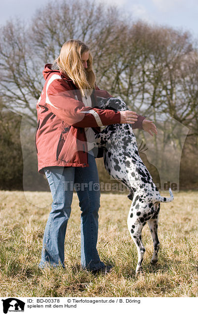 spielen mit dem Hund / play with the dog / BD-00378