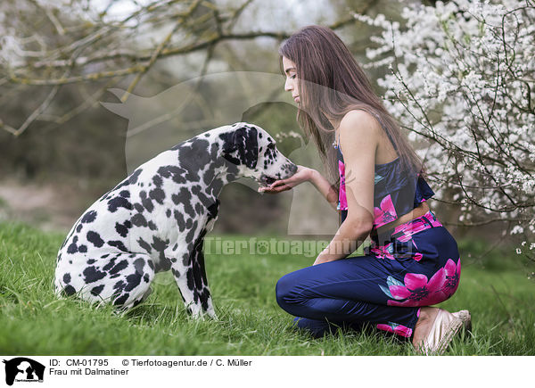 Frau mit Dalmatiner / woman with Dalmatian / CM-01795