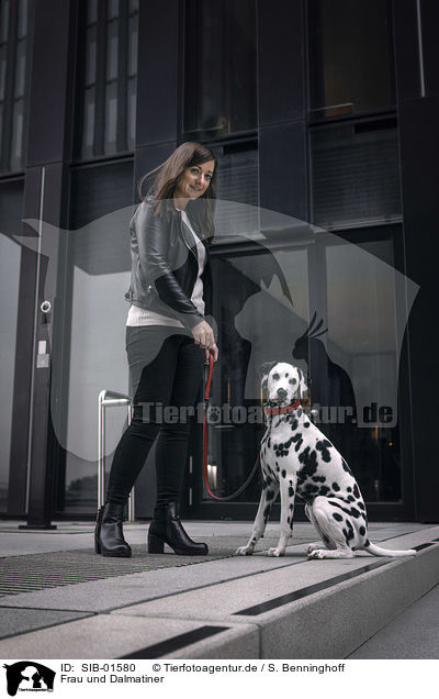 Frau und Dalmatiner / woman and Dalmatian / SIB-01580