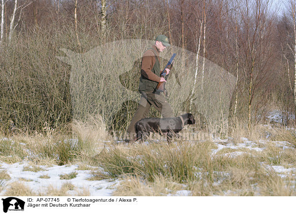 Jger mit Deutsch Kurzhaar / huntsman with German shorthaired Pointer / AP-07745
