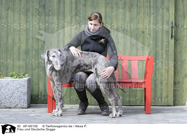 Frau und Deutsche Dogge / AP-06158