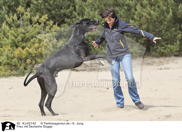 Frau mit Deutsche Dogge / KJ-02142