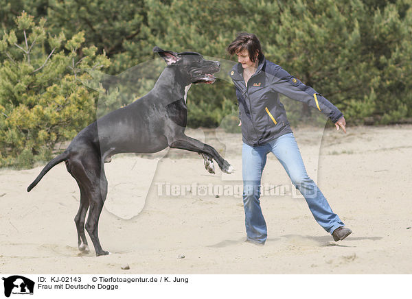 Frau mit Deutsche Dogge / KJ-02143