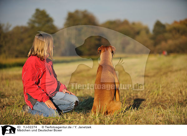 Mdchen und Deutscher Boxer / girl and German Boxer / YJ-02274