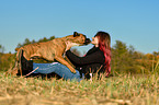 Frau und Deutscher Boxer