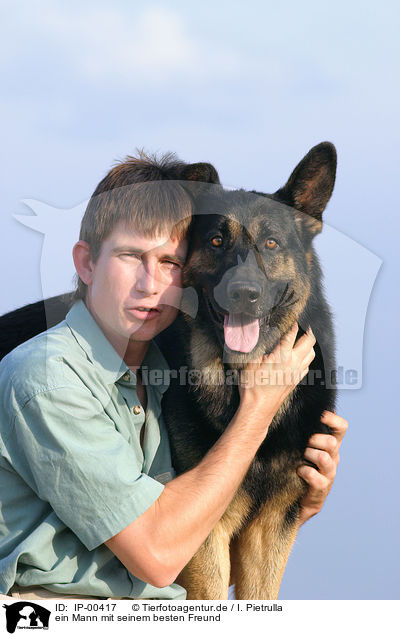 ein Mann mit seinem besten Freund / a man with his best friend / IP-00417