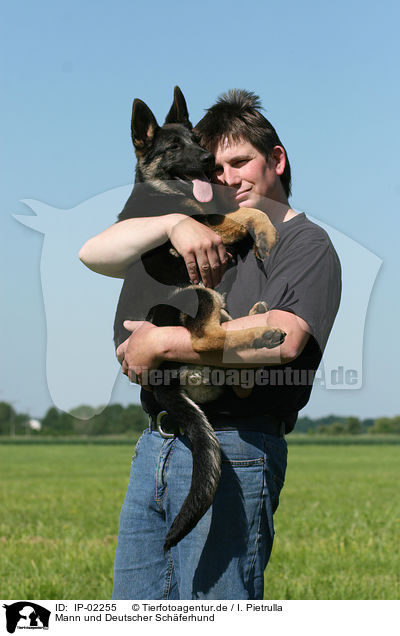 Mann und Deutscher Sch�ferhund / man and German Shepherd / IP-02255