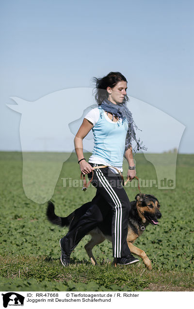 Joggerin mit Deutschem Schferhund / jogger with German Shepherd / RR-47668