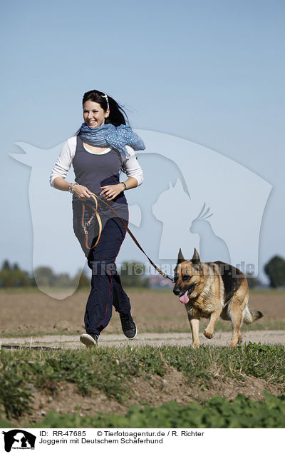 Joggerin mit Deutschem Schferhund / jogger with German Shepherd / RR-47685
