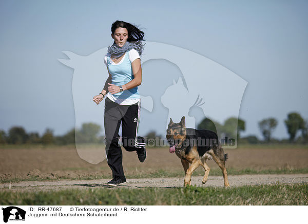 Joggerin mit Deutschem Schferhund / jogger with German Shepherd / RR-47687