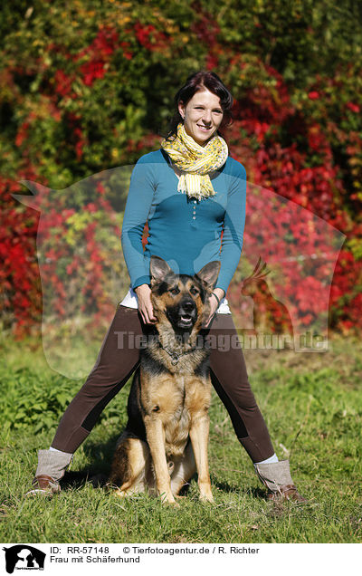 Frau mit Schferhund / woman with shepherd / RR-57148