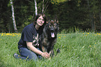 Frau und Deutscher Schferhund