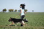 Joggerin mit Deutschem Schferhund
