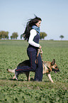 Joggerin mit Deutschem Schferhund