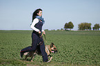 Joggerin mit Deutschem Schferhund