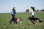 Frauen mit Deutschem Schferhund