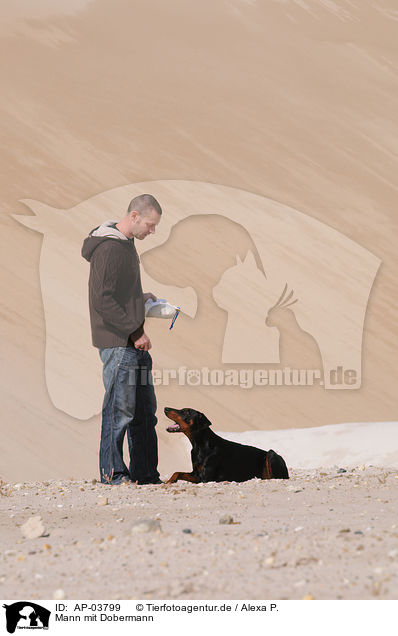 Mann mit Dobermann / AP-03799