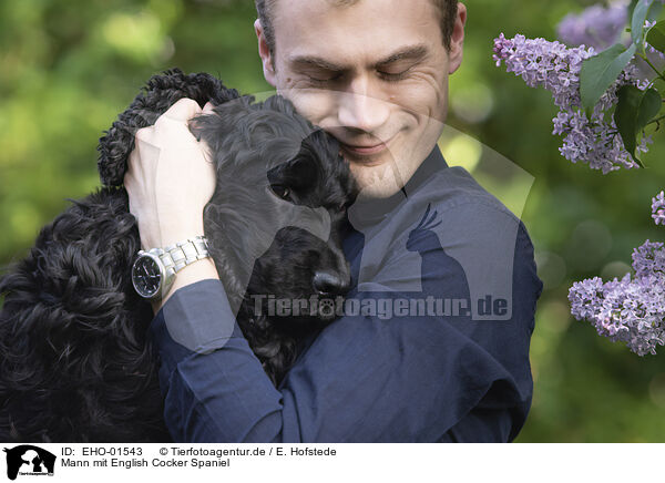 Mann mit English Cocker Spaniel / EHO-01543