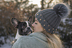 Frau mit Franzsische Bulldogge