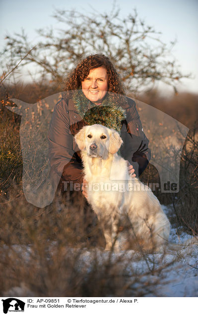 Frau mit Golden Retriever / woman with Golden Retriever / AP-09851