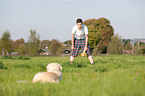 Mann und Golden Retriever