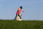 Frau und Golden Retriever