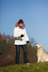 Frau und Golden Retriever