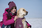 Mdchen und Golden Retriever