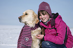 Mdchen und Golden Retriever