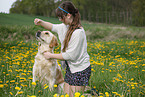 Mdchen mit Golden Retriever