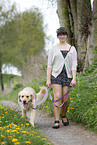 Mdchen mit Golden Retriever