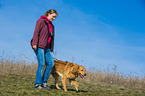 Frau und Golden Retriever