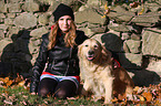 Frau und Golden Retriever