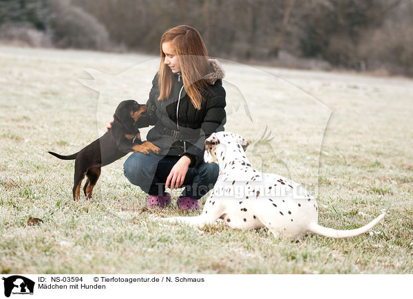 Mdchen mit Hunden / girl with dogs / NS-03594
