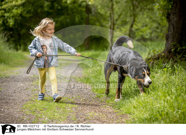 junges Mdchen mit Groem Schweizer Sennenhund / RR-102712